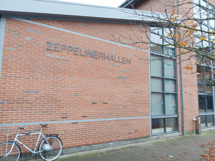 Solfilm montering i zeppelinerhallen
