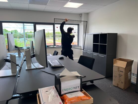 Montering af hammerglass hos energinet